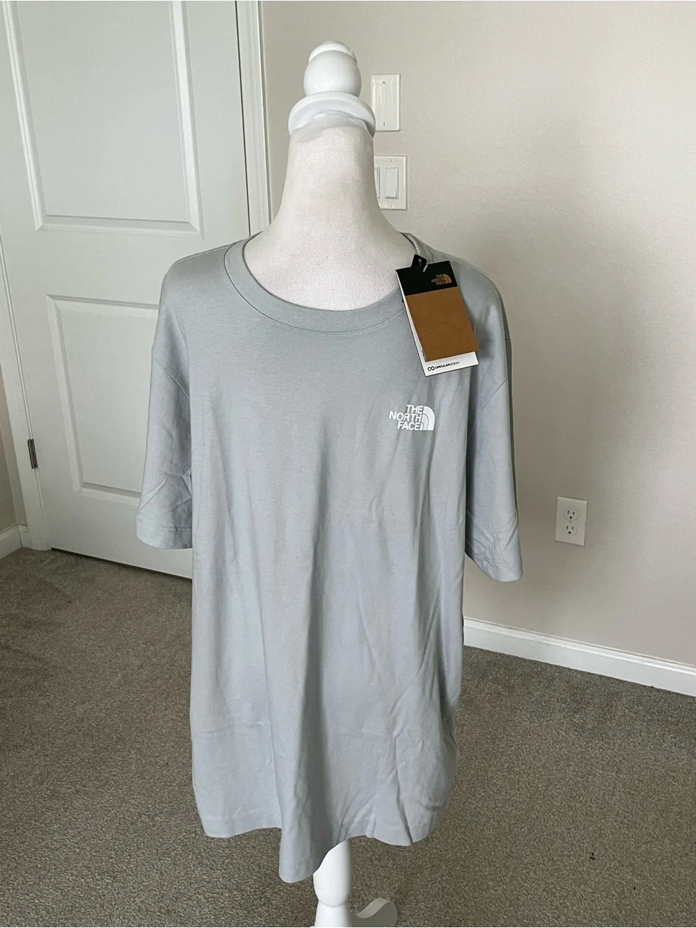 NWT The North Face Light Gray Short-Sleeve Graphic Logo Tee Size Large